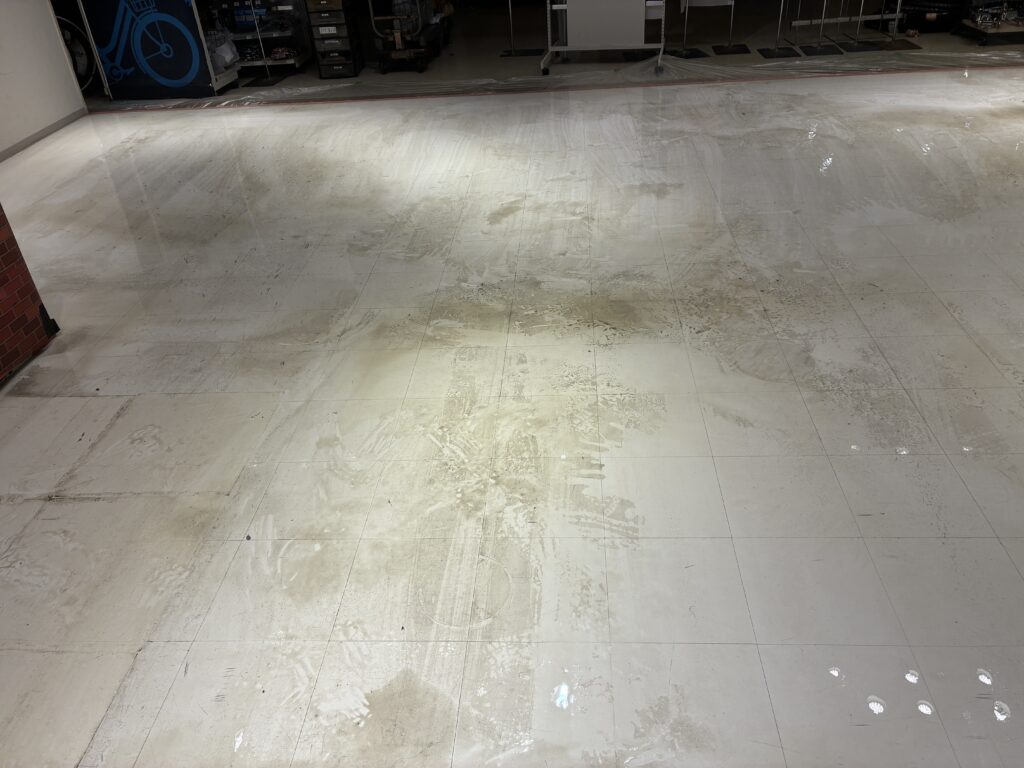 床面クリーニング 施工前