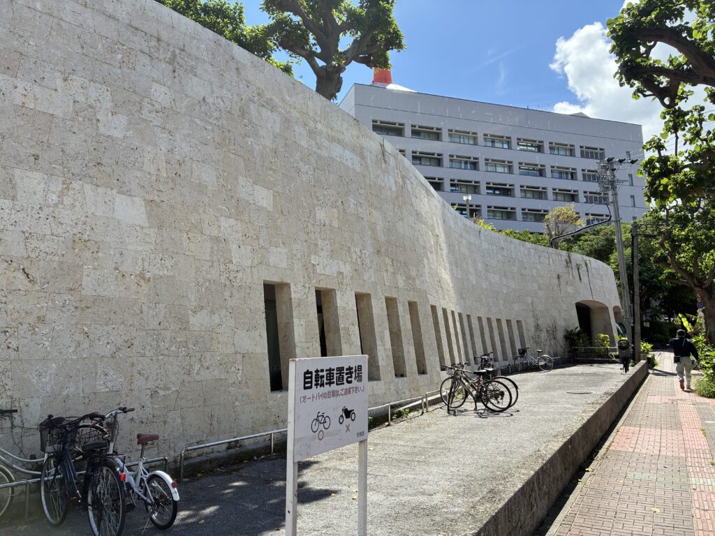 琉球石灰岩清掃 施工後の様子(沖縄県庁付近)